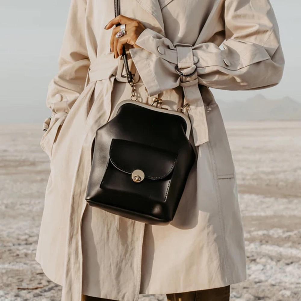 Vintage Kiss-Lock Bag – Retro Elegance Redefined